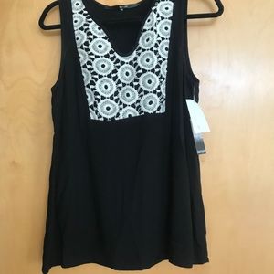 Kenzie back and white top Brand New